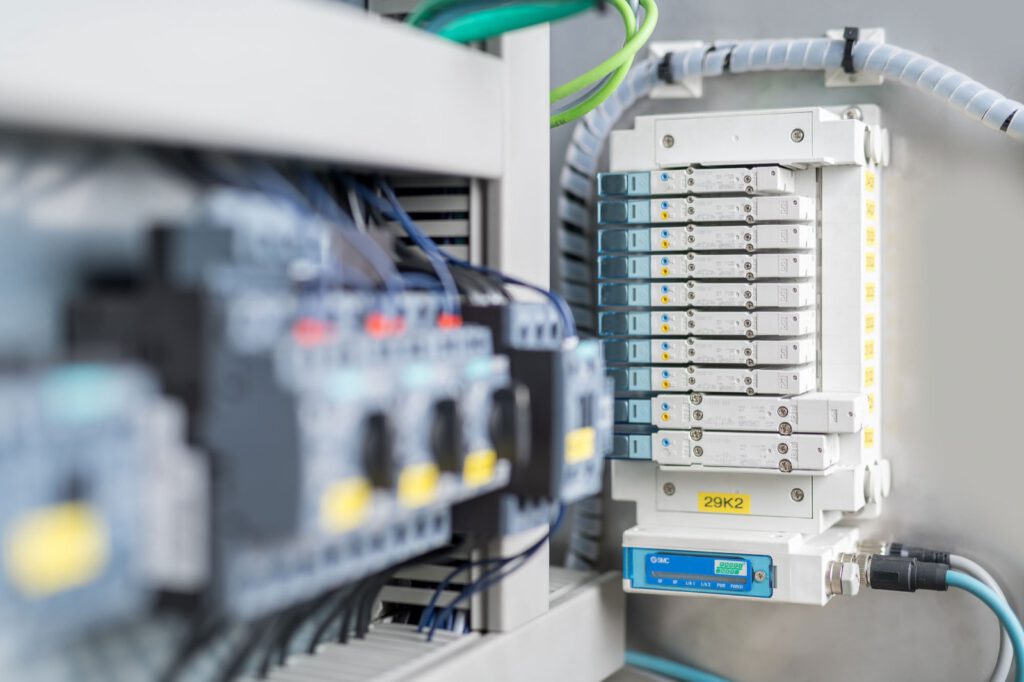 SMC Ventilinsel im Schaltschrank der Verpackungsanlage von ECOMA Maschinen