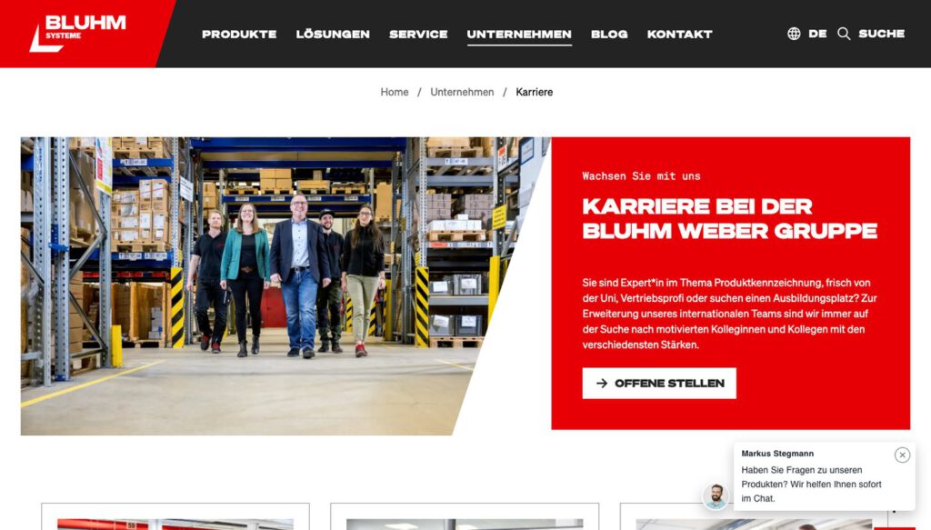 Karriereseite der Bluhm Weber Gruppe mit unserem Bild eines Teams im Lager